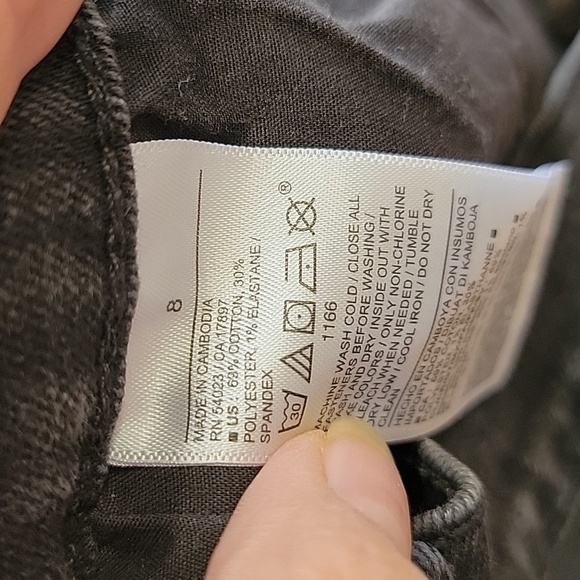 Old Navy Size 8 Washed Black Denim Mid Rise Cuffed Hem Shorts, Gently Used - Picture 10 of 12